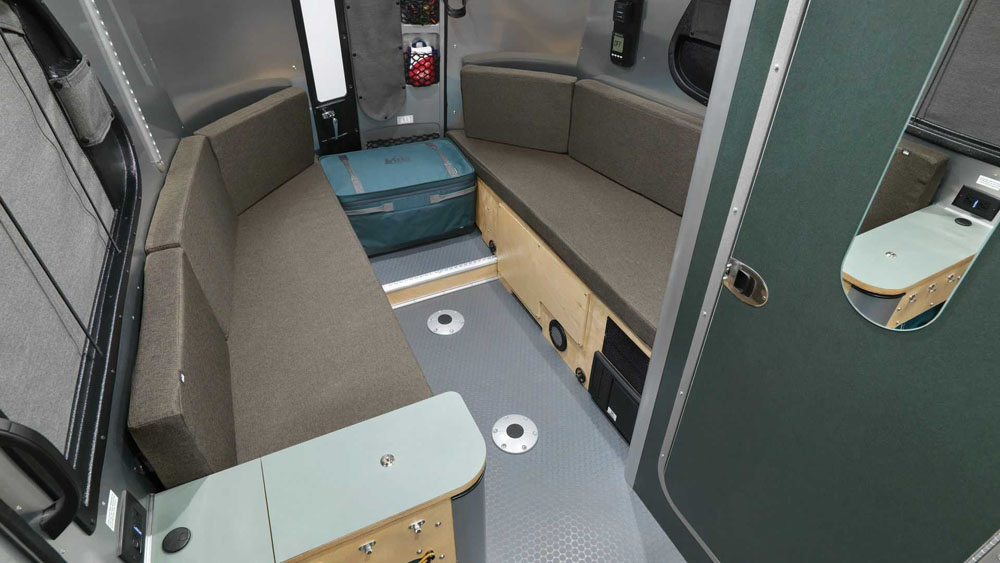 Basecamp: la caravana más sostenible de Airstream 11 Motor16 2022 airstream basecamp special editon 15 Motor16