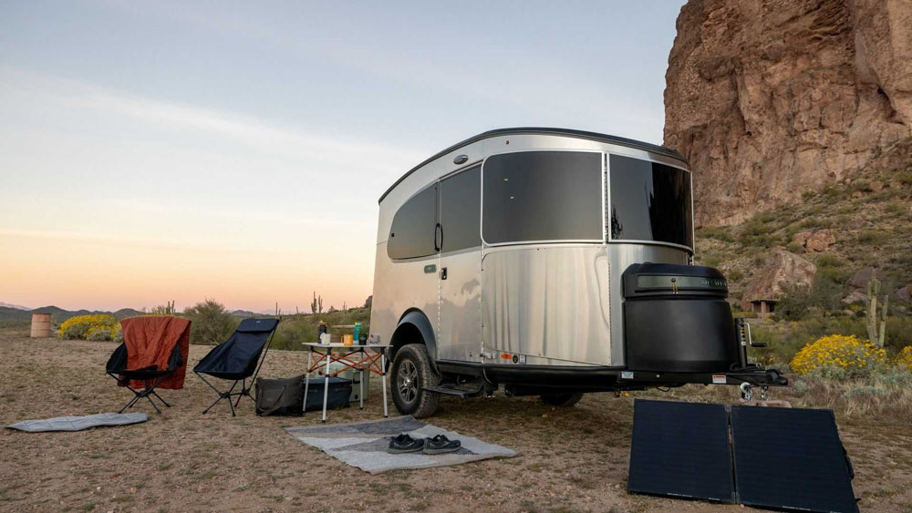 Basecamp: la caravana más sostenible de Airstream 1 Motor16 Airstream Basecamp 16. Imagen exterior.