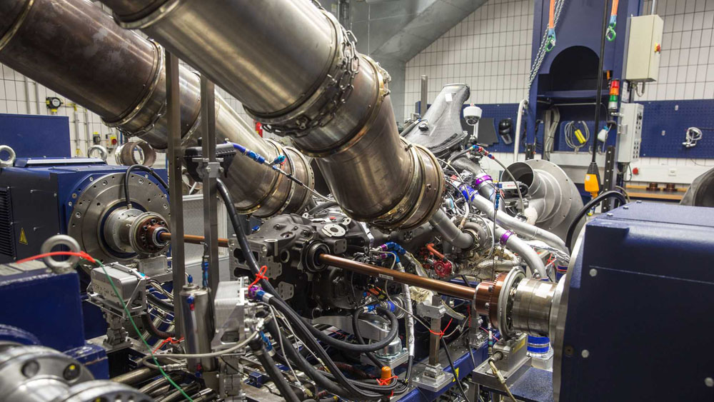 Con este motor BMW quiere ganar las 24 Horas de Le Mans 6 Motor16 2022 bmw m hybrid v8 p66 lmdh 3 Motor16