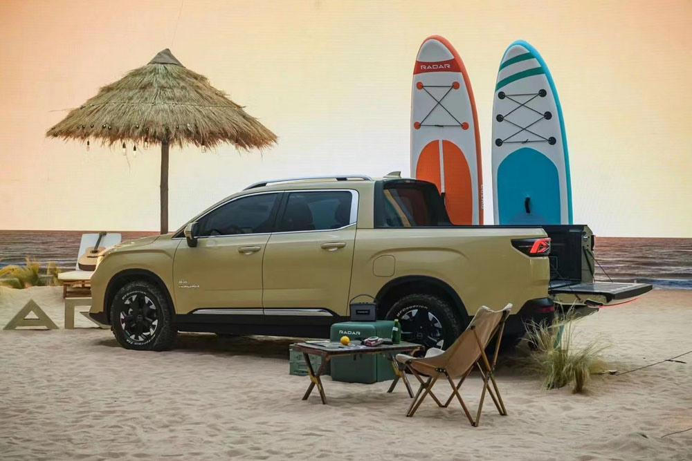 Con este Radar, Geely entra de lleno en el mundo de los pick-up eléctricos 2 Motor16 Geely Radar RD6. Imagen estática trasera.