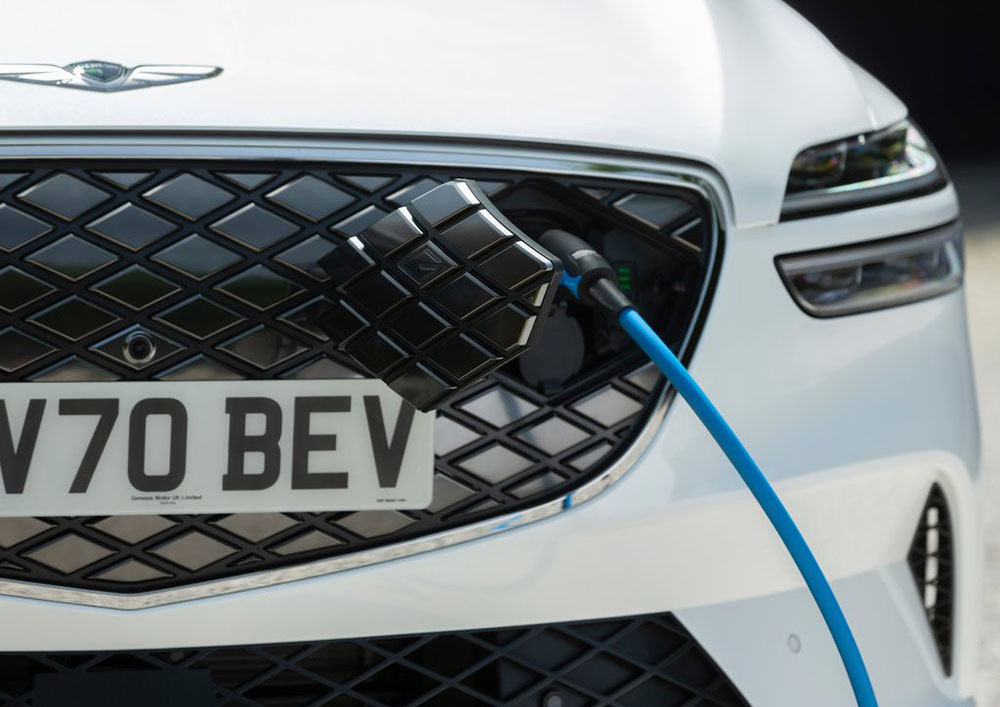 2022 genesis gv70 electrfied 10 Motor16