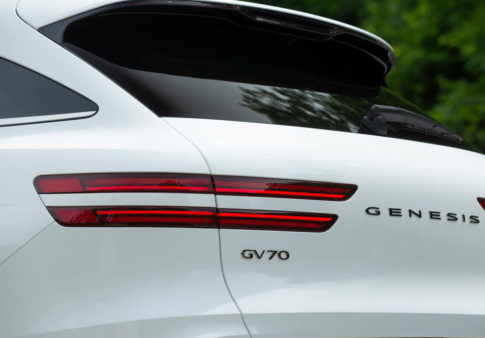 2022 genesis gv70 electrfied 11 Motor16