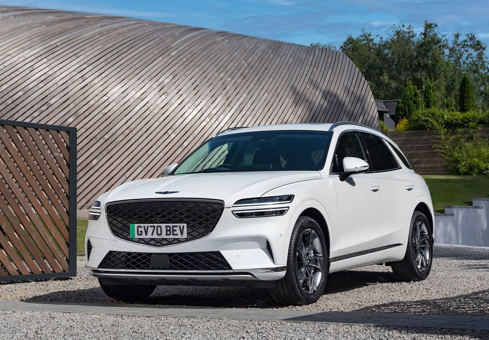 2022 genesis gv70 electrfied 13 Motor16