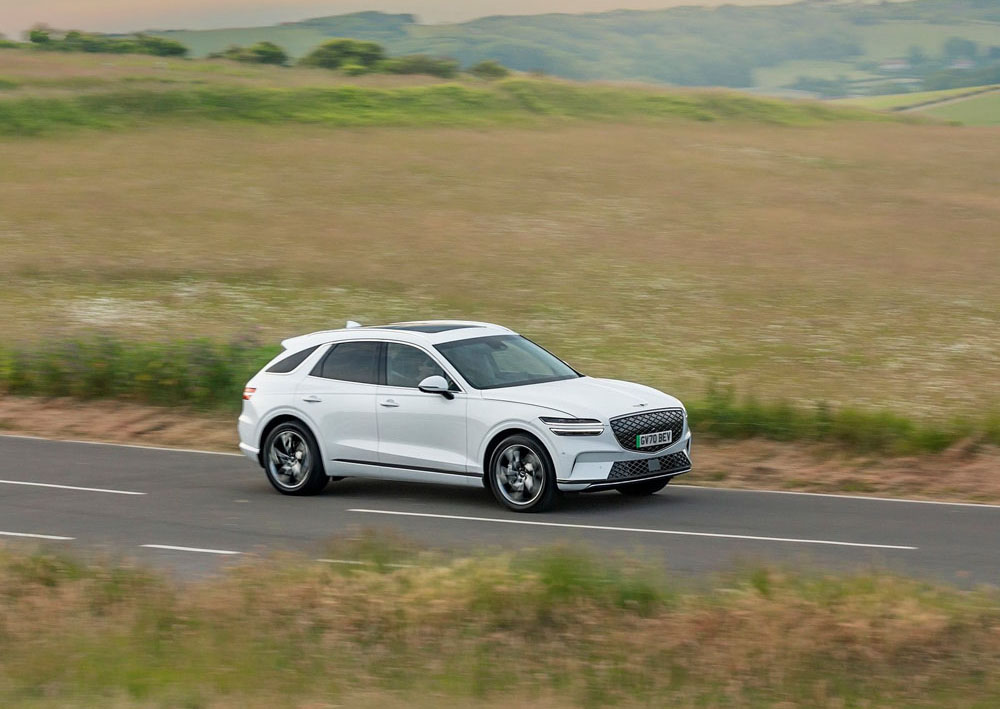 2022 genesis gv70 electrfied 15 Motor16