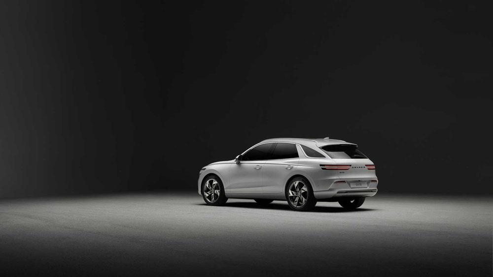 2022 genesis gv70 electrfied 8 Motor16