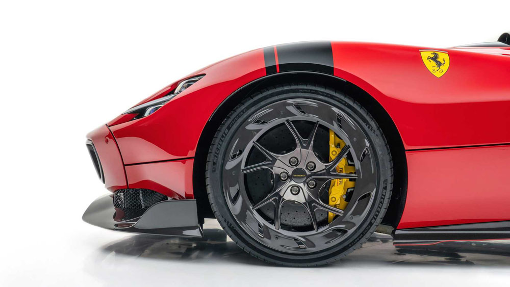 Mansory se la juega con este Ferrari Monza SP2 tan especial 2 Motor16 Mansory Ferrari Monza SP2. Imagen estudio llanta.