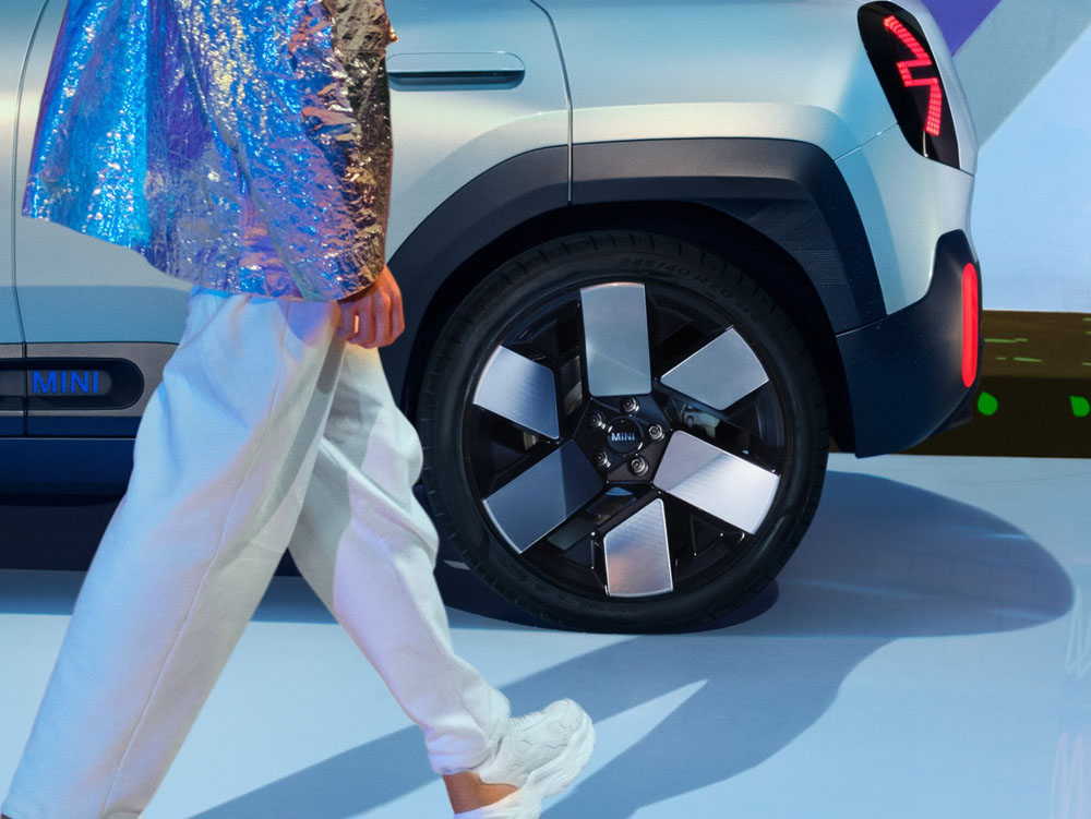 2022 mini concept aceman 40 Motor16