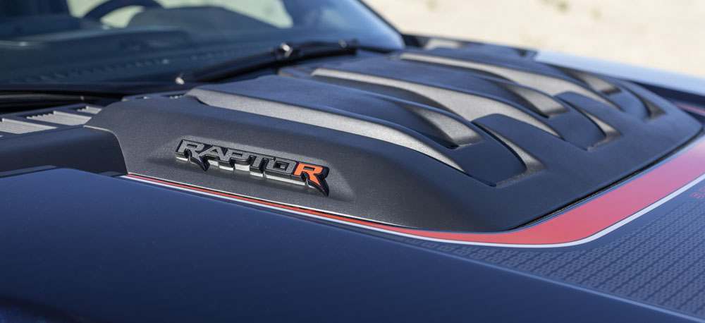 2023 Ford F-150 Raptor R. Imagen detalle capó.