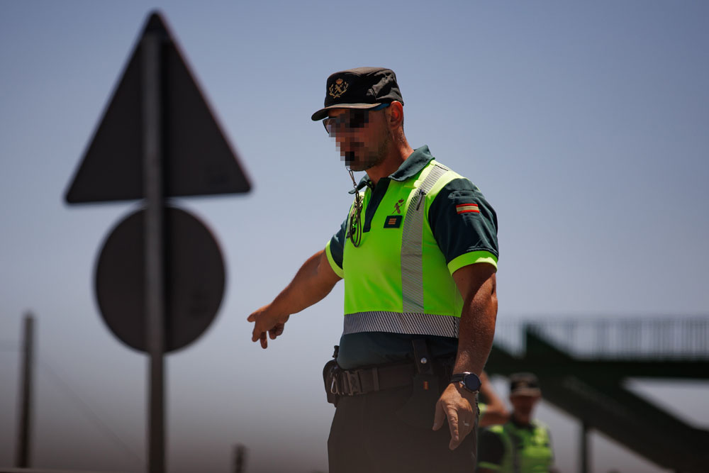 ¿Sabes cuáles son las multas que más se ponen? La respuesta te va a sorprender 3 Motor16 agente de la Guardia Civil