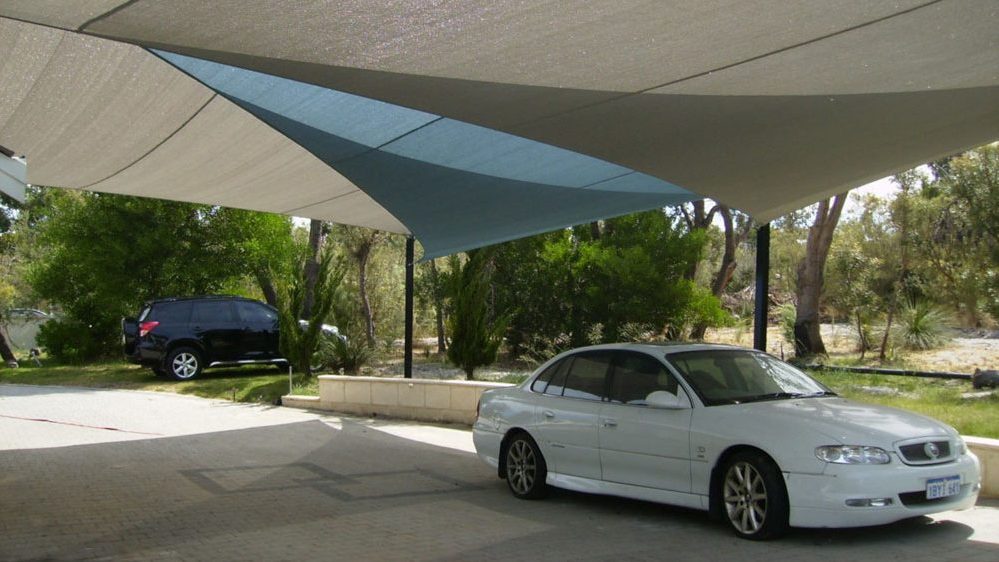 Protege tu coche de las olas de calor con estos consejos prácticos 1 Motor16 aparcar en sombra durante las olas de calor
