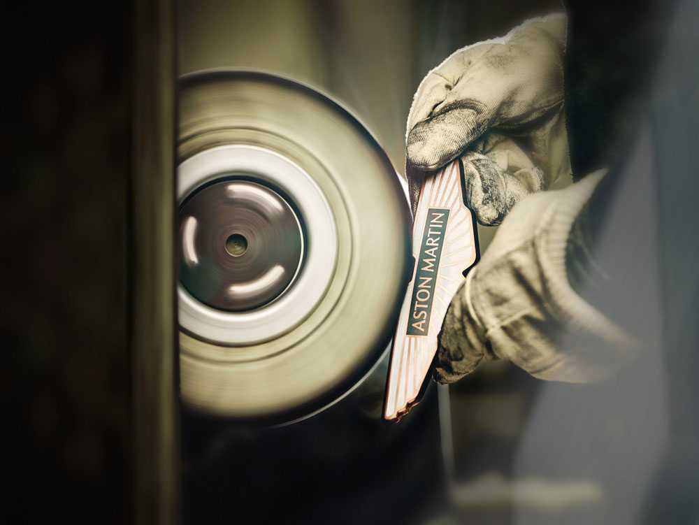 Aston Martin reinterpreta sus alas 6 Motor16 Aston Martin Wings Badge 4 1 Motor16