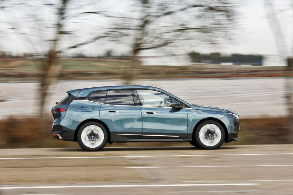 Prueba a fondo BMW iX xDrive40; un eléctrico para una nueva era 36 Motor16 BIX22032262 1 Motor16