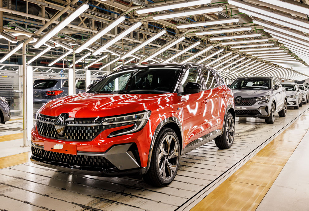 Este es el número de coches electrificados que se han fabricado en España este año 1 Motor16 La fabricación de coches crece en España. El Renault Austral es el modelo más español de la marca.
