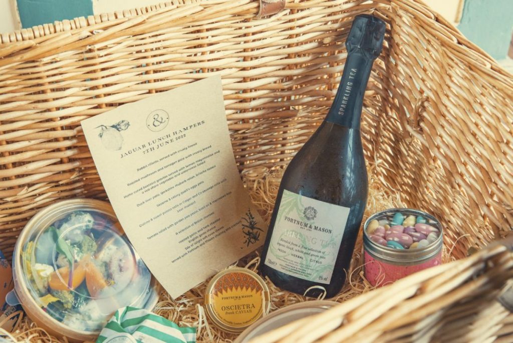 Jaguar regala un viaje muy especial a sus clientes más exclusivos 19 Motor16 Jaguar E Type Collection 13 Motor16