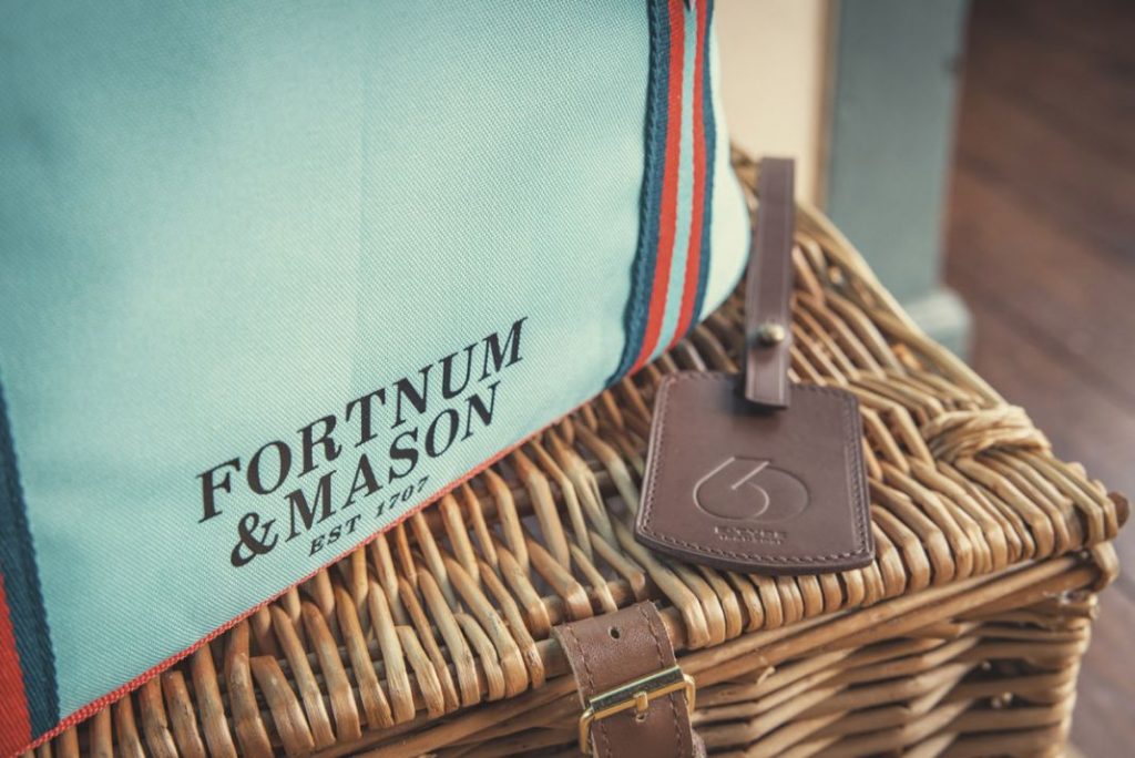 Jaguar regala un viaje muy especial a sus clientes más exclusivos 20 Motor16 Jaguar E Type Collection 14 Motor16