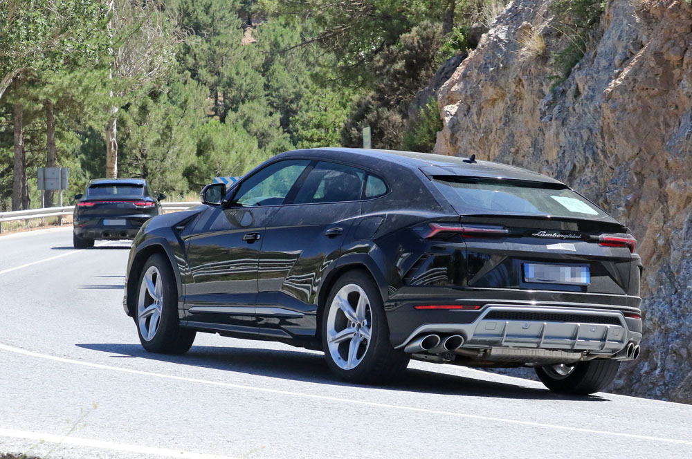 Lamborghini Urus PHEV 12 Motor16