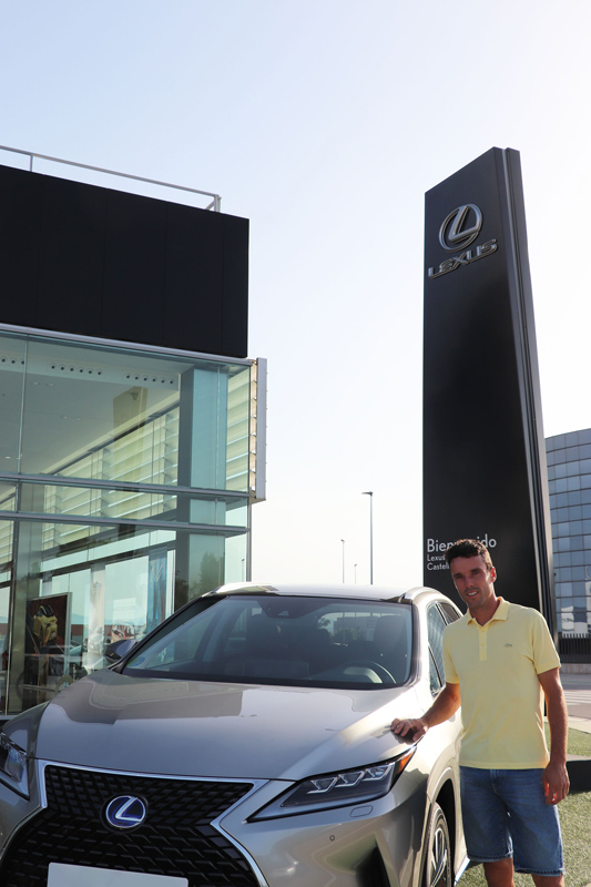 Lexus RX 450h: Roberto Bautista también presume de coche nuevo 3 Motor16 Lexus y roberto bautista3 Motor16