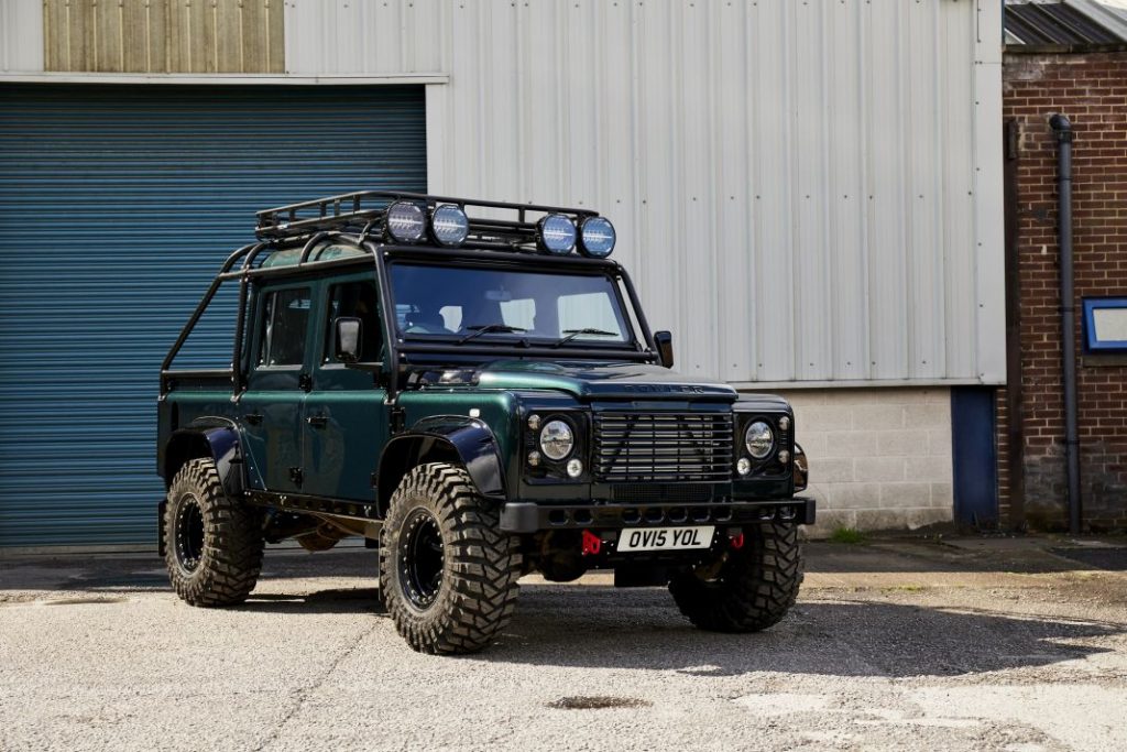 El supercar 4x4 Bowler Extreme Defender hace su debut 1 Motor16 M8A2983 Motor16