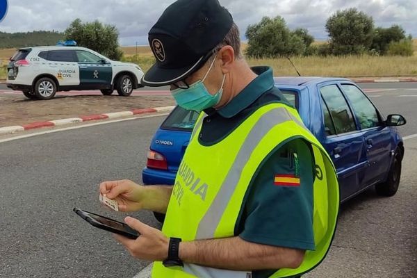 ¿Sabes que puedes estar conduciendo sin carné sin saberlo, cuál es la multa? 17 Motor16 Multa carné conducir