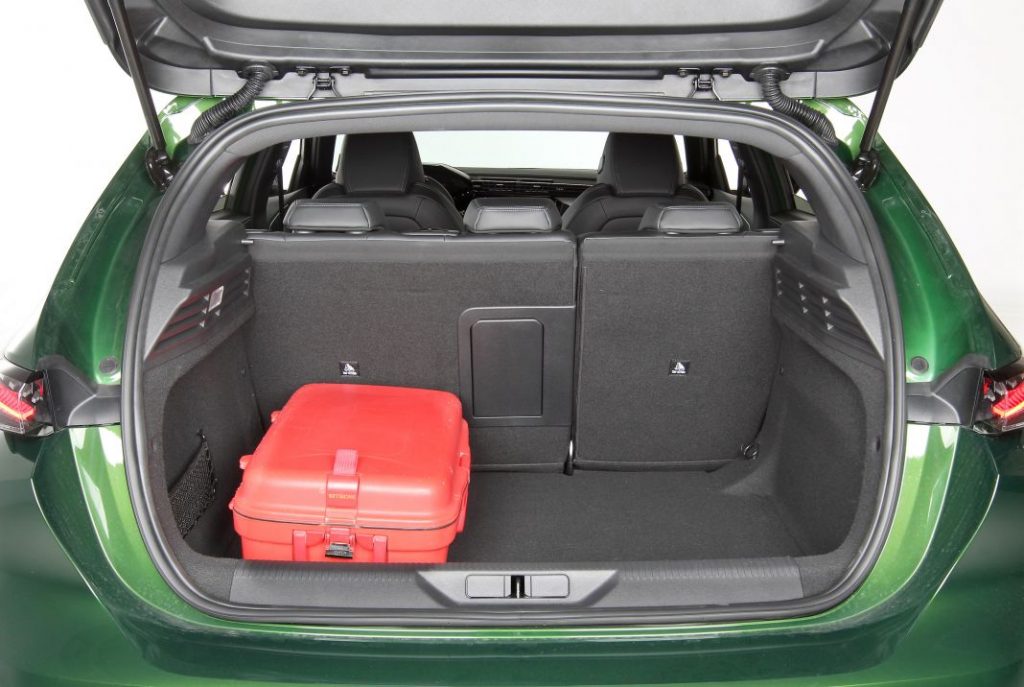 Peugeot 308: amplio e innovador, desde 24.050 euros 16 Motor16 Peugeot 308 interiores web 11 1 Motor16