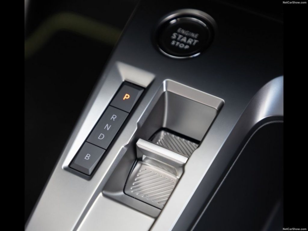 Peugeot 308: amplio e innovador, desde 24.050 euros 18 Motor16 Peugeot 308 interiores web 13 Motor16