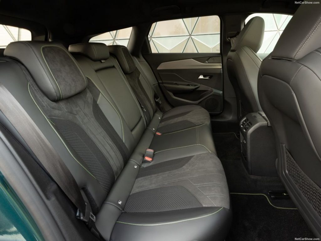 Peugeot 308: amplio e innovador, desde 24.050 euros 20 Motor16 Peugeot 308 interiores web 15 Motor16