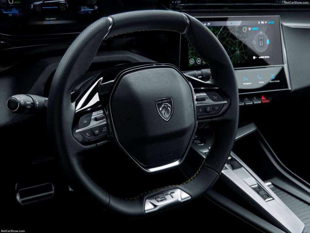 Peugeot 308: amplio e innovador, desde 24.050 euros 9 Motor16 Peugeot 308 interiores web 4 Motor16