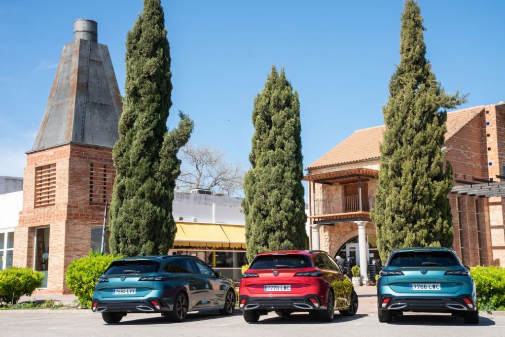 Peugeot 308: amplio e innovador, desde 24.050 euros 12 Motor16 Peugeot 308 interiores web 7 1 Motor16