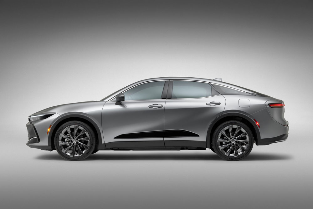 Toyota Crown 2023: el sedán japonés se reinventa con su decimosexta generación 9 Motor16 Toyota Crown 2023 3 1 Motor16