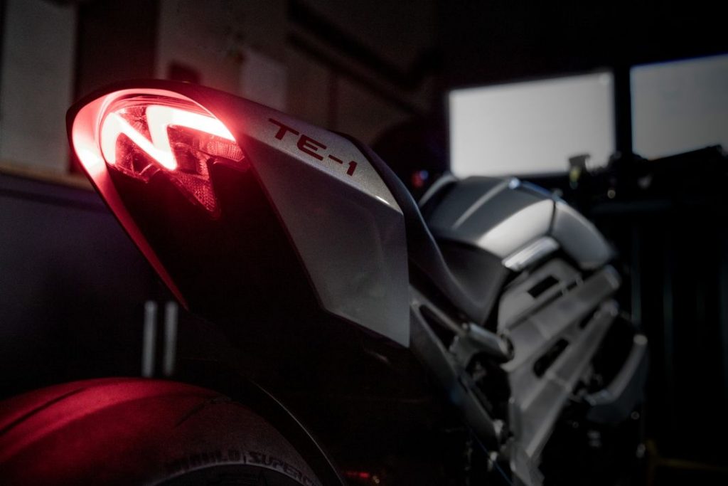 Williams se une a Triumph en su primera moto eléctrica 19 Motor16 Triumph TE1TRIUMPH TE1 ROLLINGROAD 22 1 Motor16