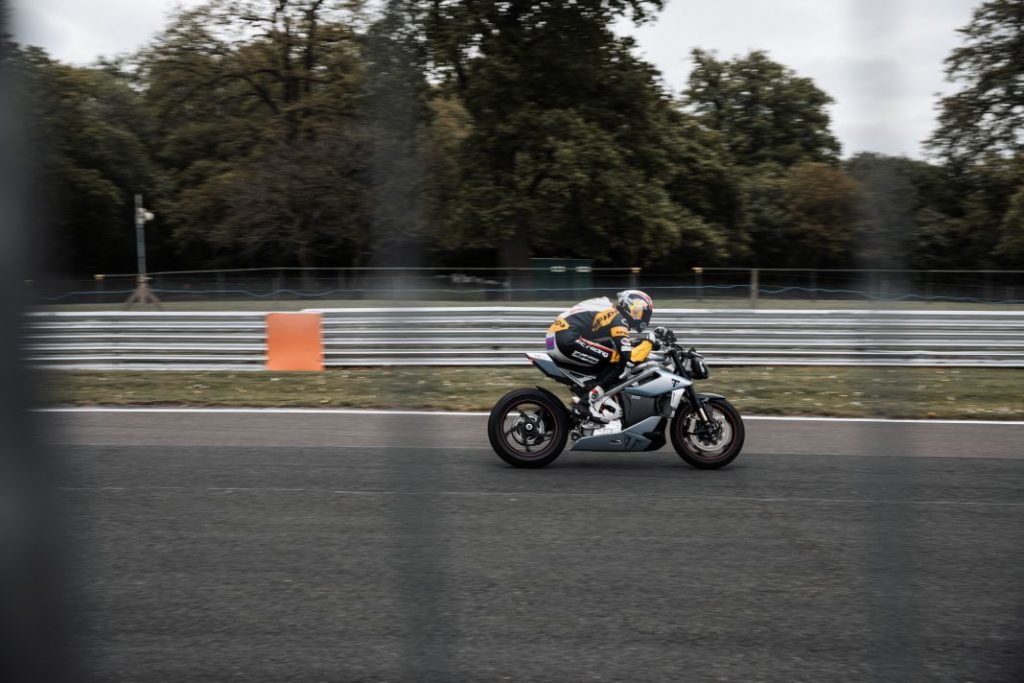 Williams se une a Triumph en su primera moto eléctrica 12 Motor16 Triumph TE1Triumph TE1 GE 2259 1 Motor16