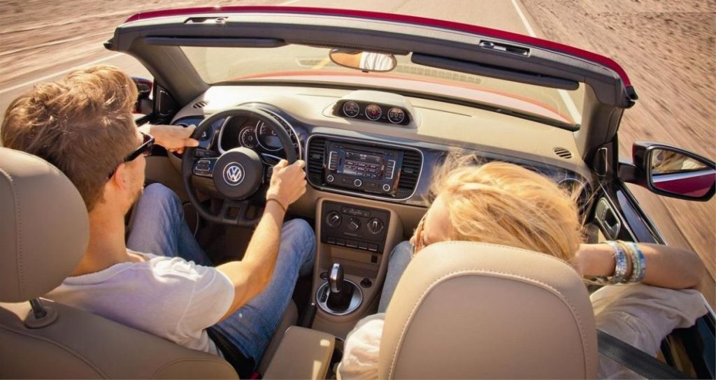 Pocos coches descapotables en las calles