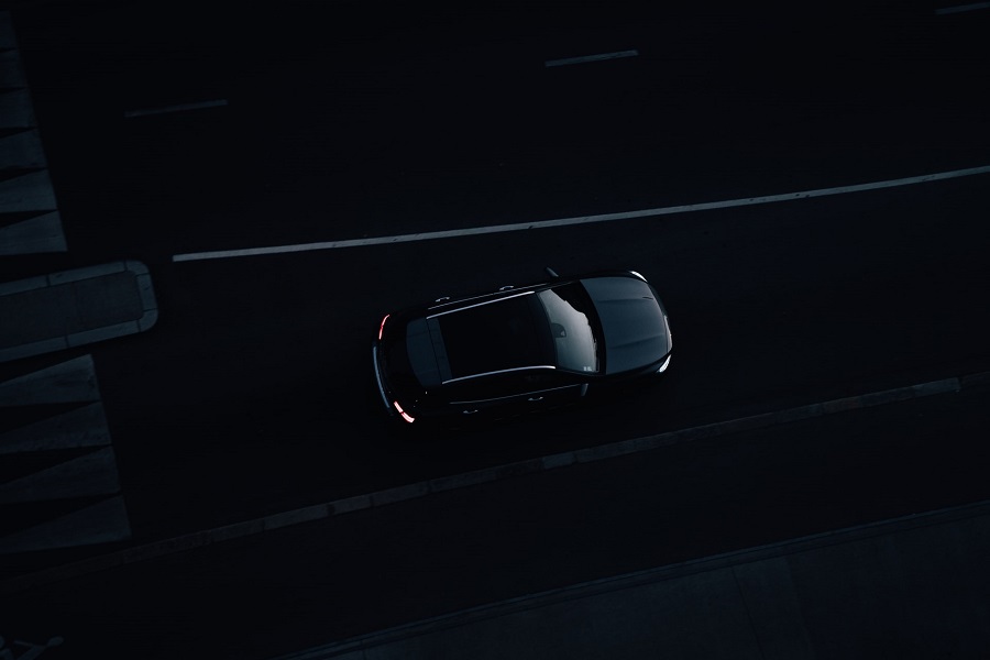 Si tu coche es de este color, tarde o temprano vas a sufrir un accidente de tráfico 65 Motor16 coche negro oscuridad Motor16