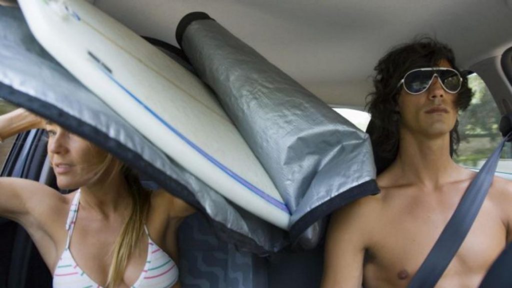 Coches descapotables que no son muy caros para presumir en verano 80 Motor16 Manejar sin camiseta en los coches conllevará multa
