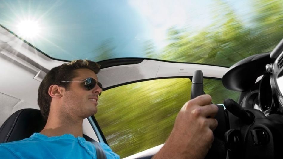 ¿Puedo conducir descalzo? El Instagramer que te da la respuesta en vídeo 231 Motor16 Conducir descalzo o con chanclas