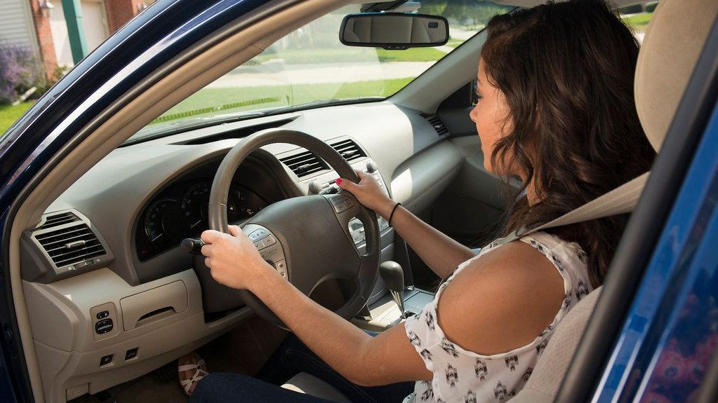 Las mujeres o los hombres: ¿Quién conduce mejor según la DGT? 7 Motor16 mujeres
