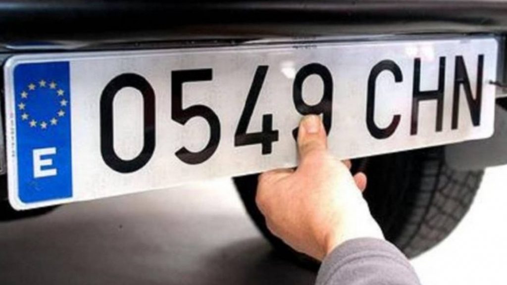 El importante cambio que nos encontraremos en 2025 con las matrículas de los coches 22 Motor16 Matrícula nueva
