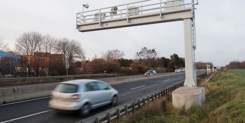 Radar pórtico: ¿Cómo funciona el radar más ‘traidor’? 71 Motor16 ¿Cómo funciona el "cuestionado" radar pórtico?