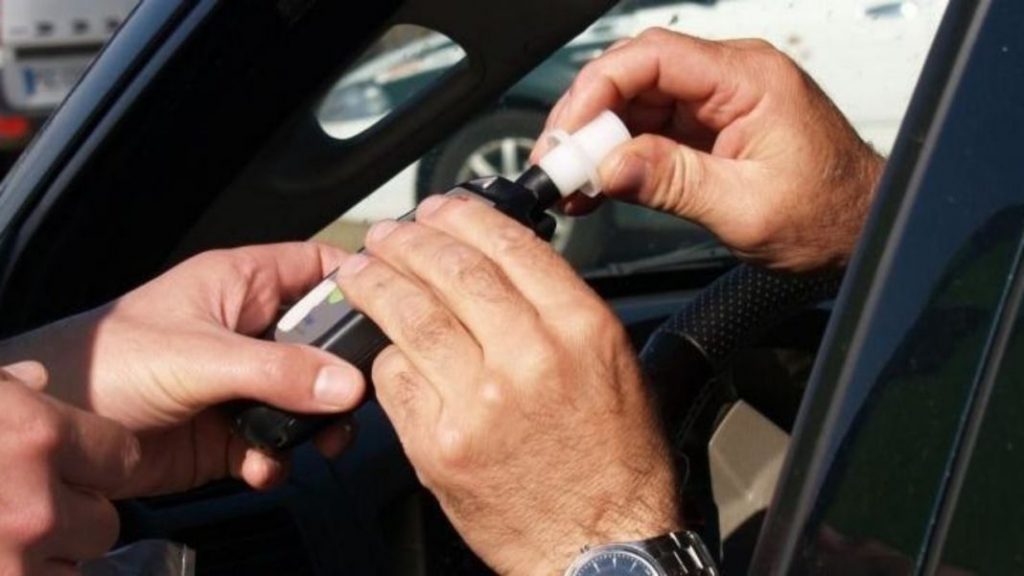 Las apps de tráfico colaborativas te pueden meter en un lío que te costaría 500 euros 18 Motor16 Control alcoholemia