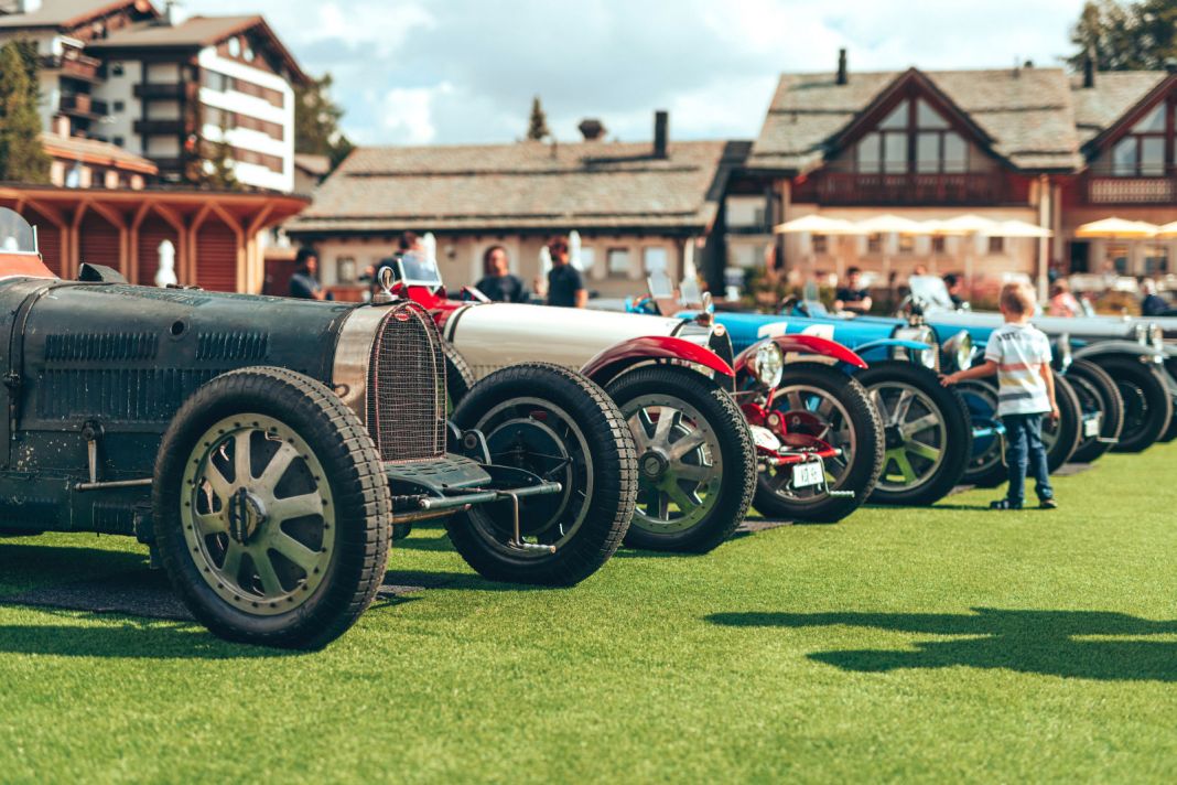 13 de los mejores Bugatti de la historia juntos de la mano... 12 Motor16 Colección Bugatti
