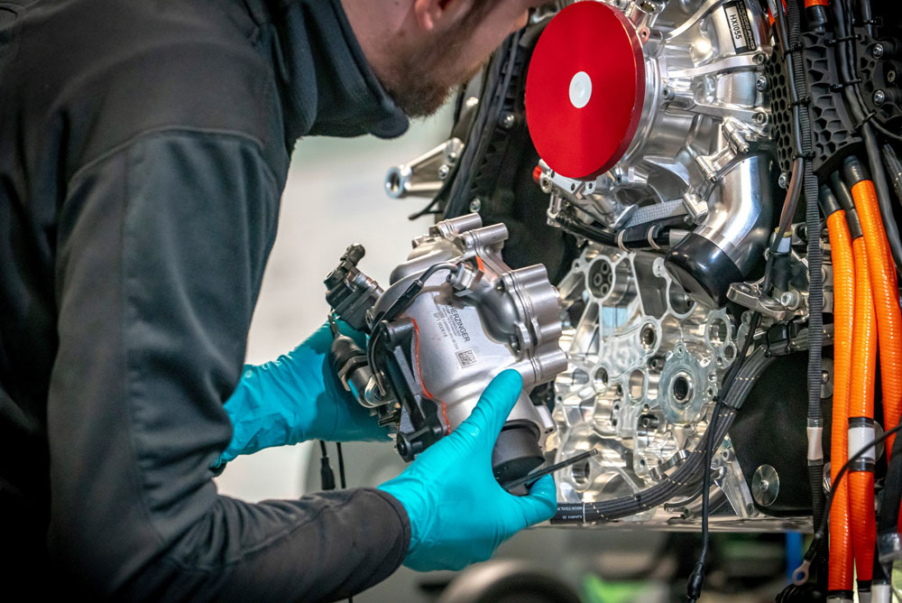 Mercedes-AMG comienza a fabricar su sobrenatural One 16 Motor16 2022 Mercedes AMG One Factory 13 Motor16