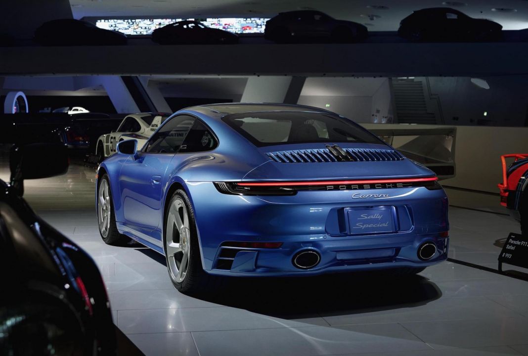 2022 Porsche 911 Sally Special Pixar Cars 00003 Motor16