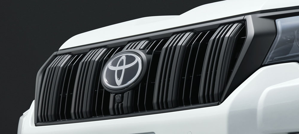 Toyota Land Cruiser Matt Black Edition. Imagen parrilla.