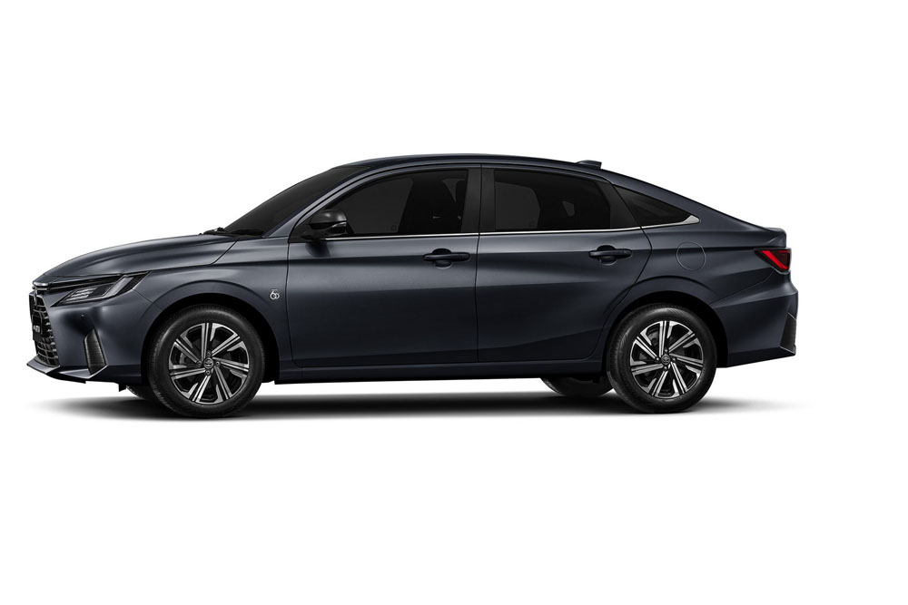 Al Toyota Yaris le sale 'culo' 27 Motor16 2022 Toyota Yaris Ativ 25 Motor16