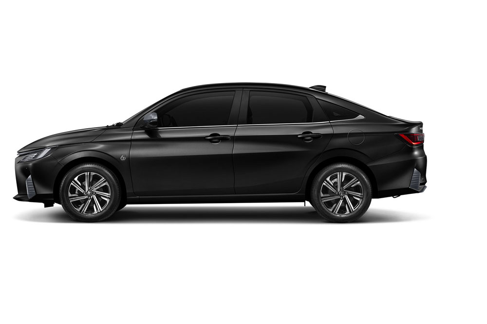 Al Toyota Yaris le sale 'culo' 28 Motor16 2022 Toyota Yaris Ativ 26 Motor16