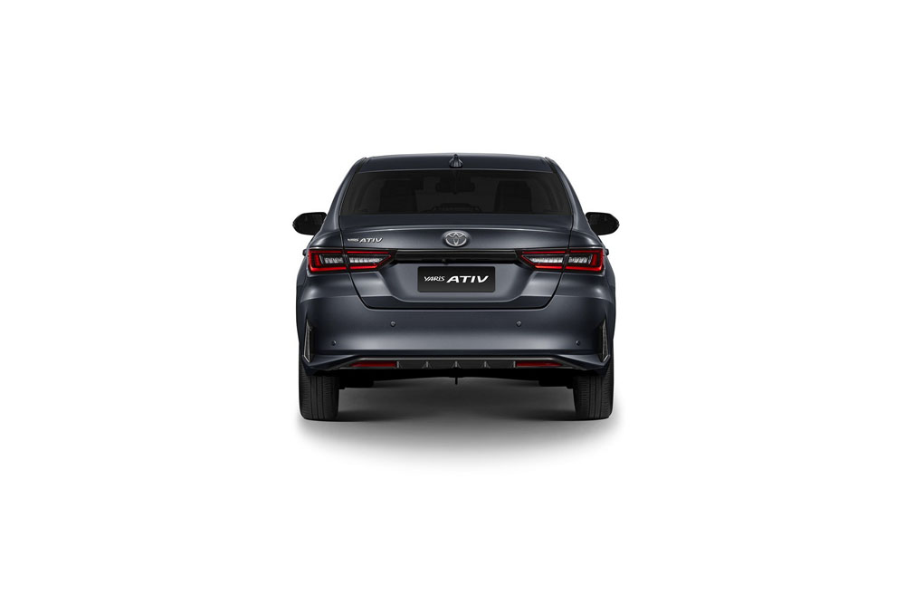 Al Toyota Yaris le sale 'culo' 32 Motor16 2022 Toyota Yaris Ativ 30 Motor16