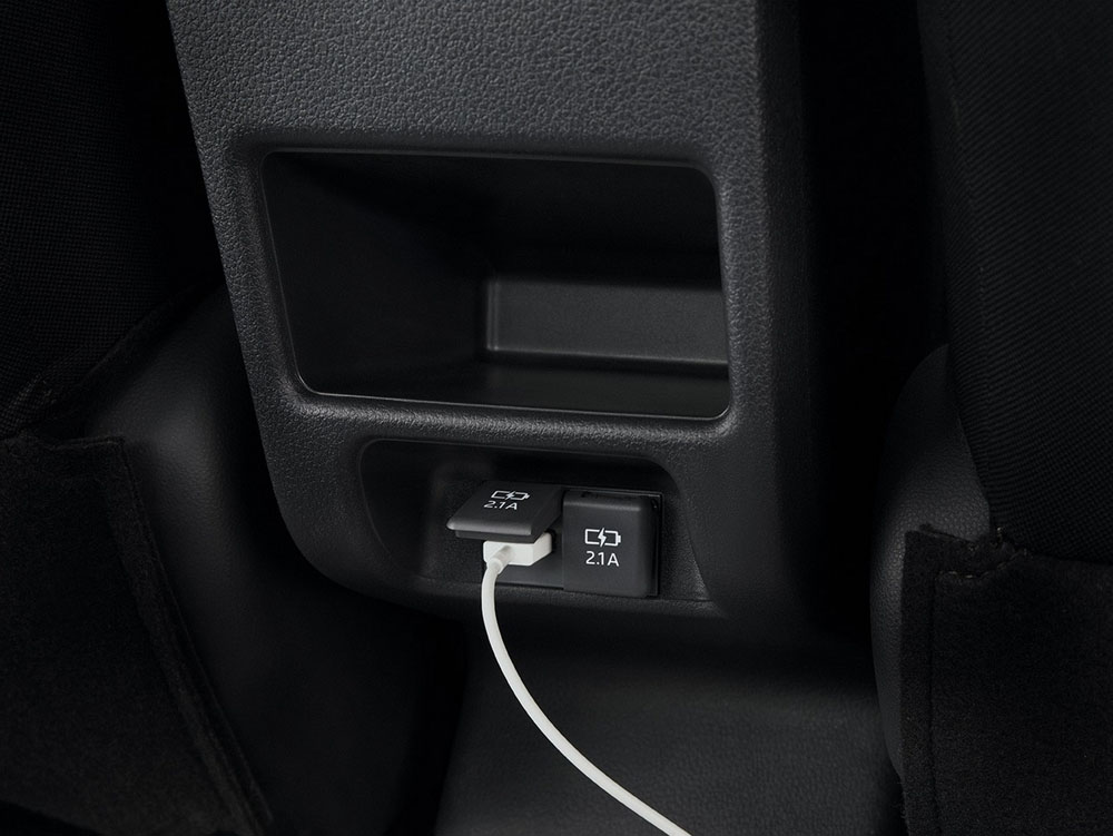 Al Toyota Yaris le sale 'culo' 53 Motor16 2022 Toyota Yaris Ativ 51 Motor16