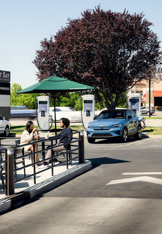 Starbucks ya tiene su red de cargadores gracias a Volvo 3 Motor16 2022 Volvo Starbucks 7 Motor16