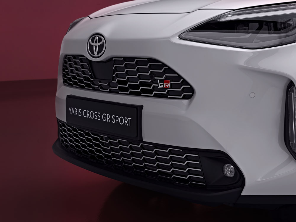 2022 yaris cross grs det 001 Motor16