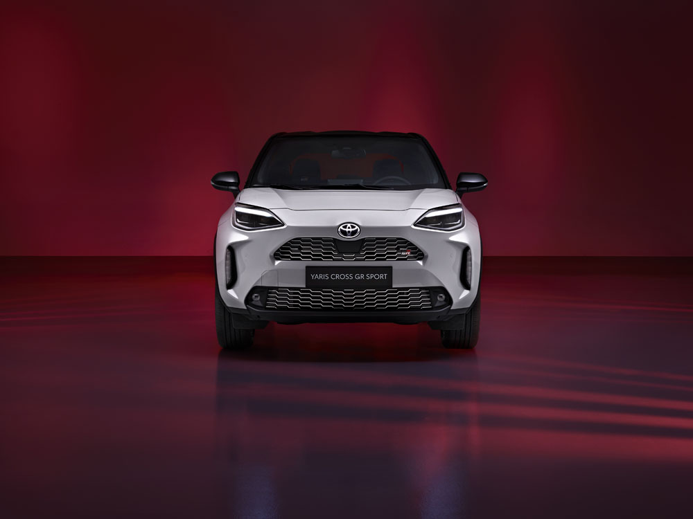 2022 yaris cross grs ext 005 Motor16